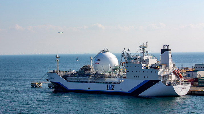 The world's first ship for transporting liquid hydrogen, built by Kawasaki
