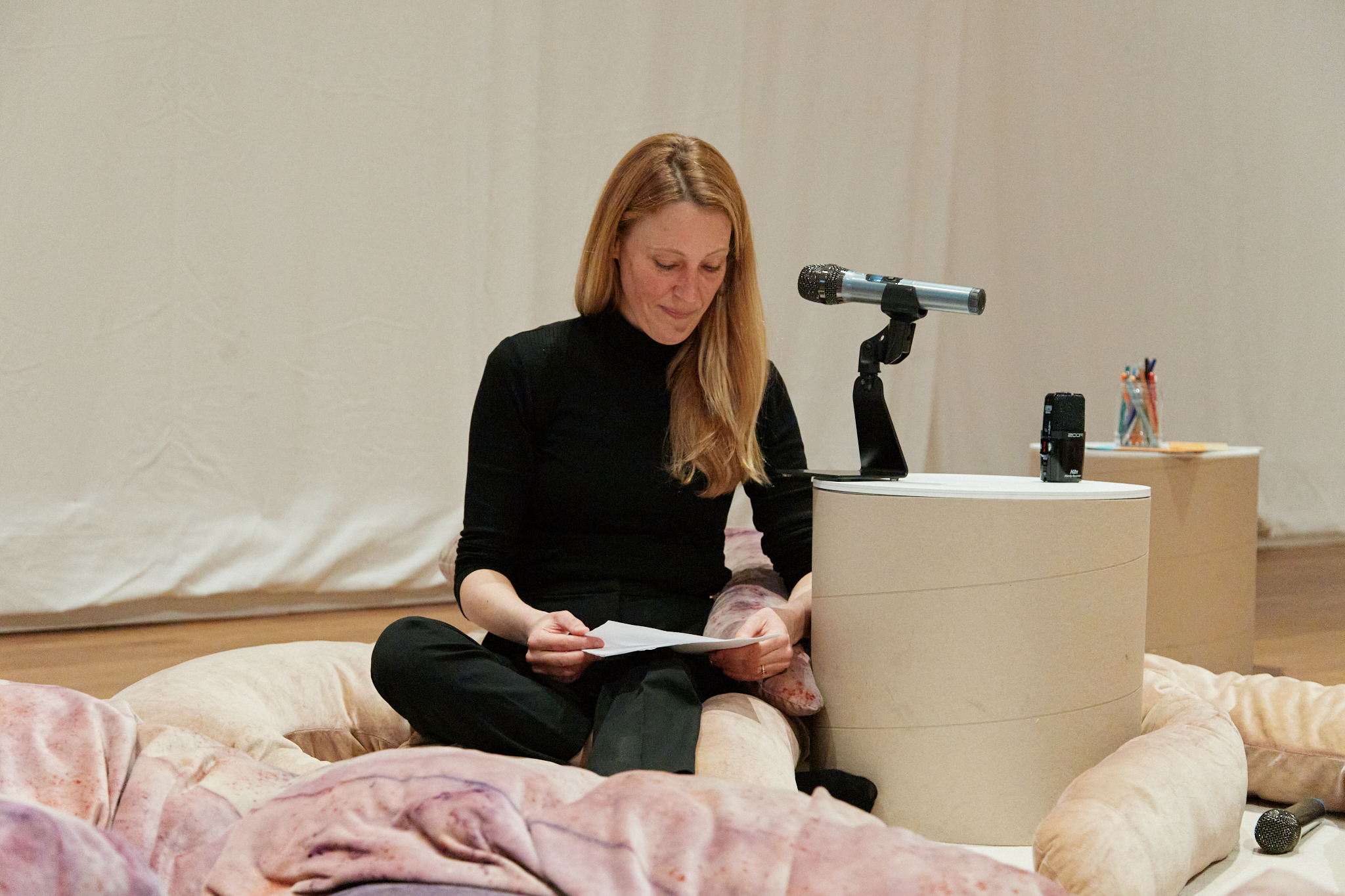 Marlies van Hak, Resonant Encounters. A performative reading by Marlies van Hak, Museum für Kunst und Gewerbe Hamburg (MK&G)